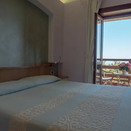 Hotel Cala Reale 3*